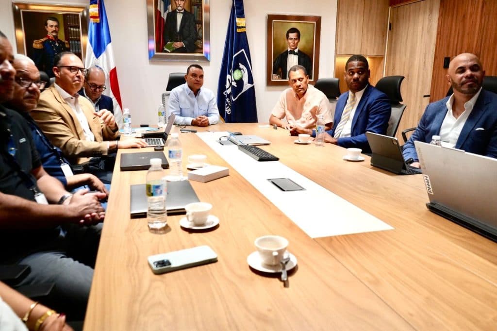 Servicio Nacional de Salud (RD) — SNS e INDOTEL avanzan proyecto para interconectar toda la Red Pública de Salud