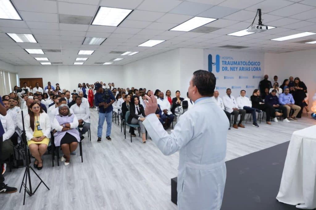 Servicio Nacional de Salud (RD) — Director del SNS da la bienvenida a los nuevos residentes médicos del Hospital Ney Arias Lora