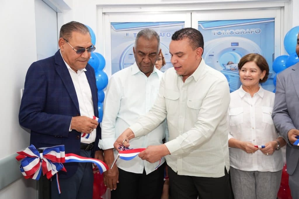 Servicio Nacional de Salud (RD) — SNS entrega tomógrafo de última generación al Hospital Provincial Nuestra Señora de Regla en Baní