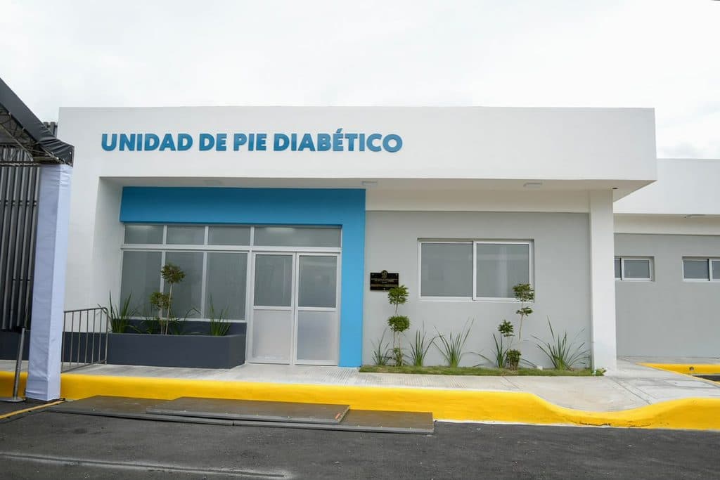 Servicio Nacional de Salud (RD) — Presidente Abinader y titular SNS entregan nuevas unidades de Hemodiálisis y Pie Diabético en San José de Ocoa