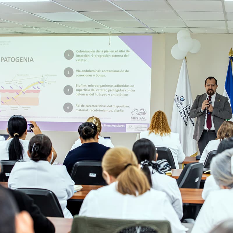 Ministerio de Salud (El Salvador) — Personal de enfermería se capacita para la atención cardiovascular de pacientes